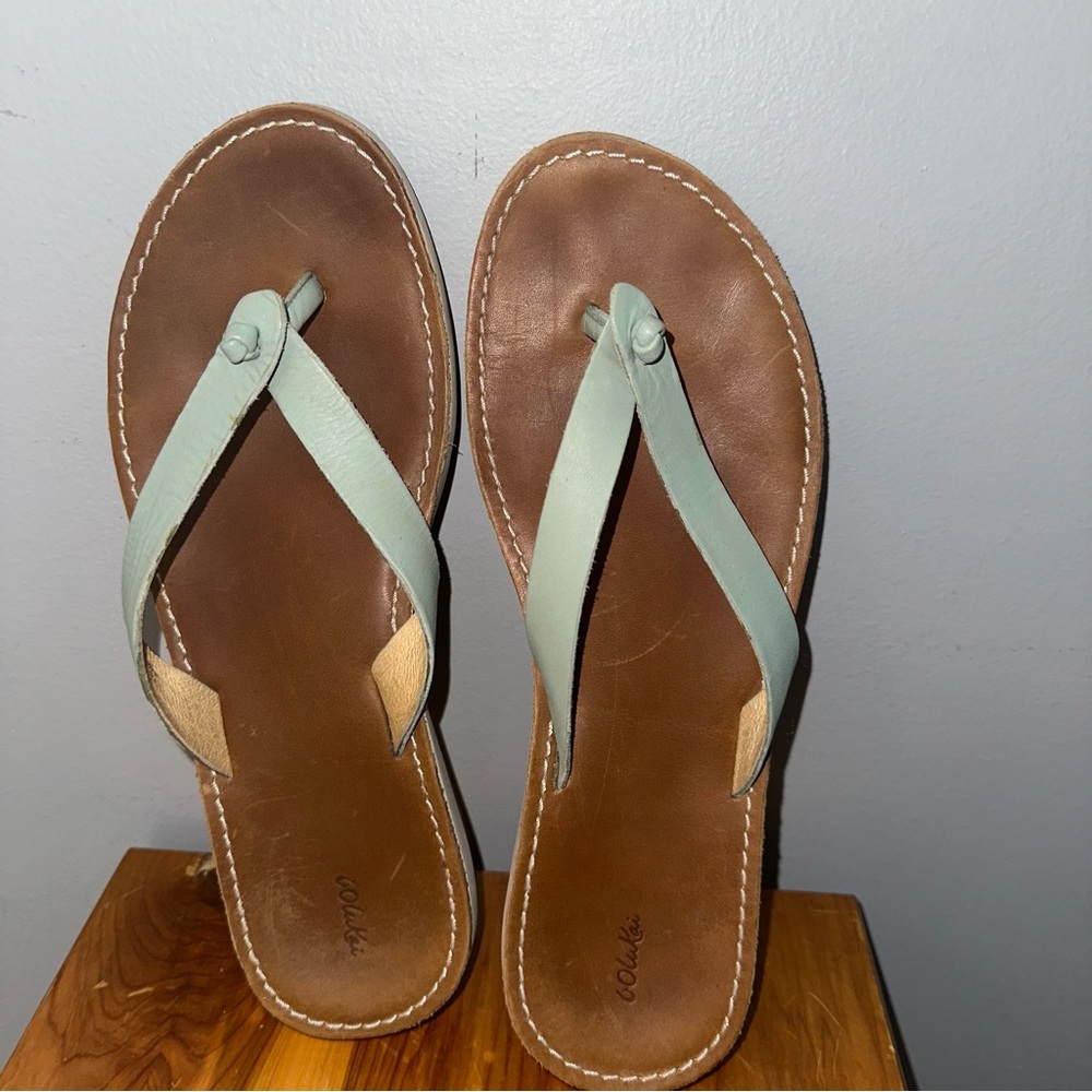 Olukai Women's Tan and Cream Sandals Size 9 Flip Flop Style